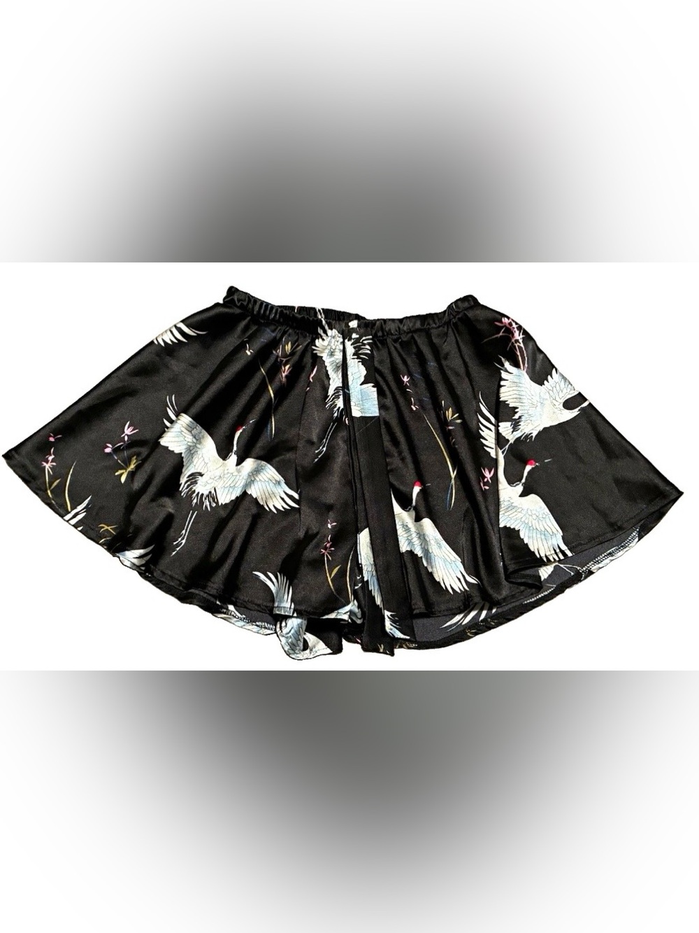 Women’s Black Satin Crane Print Pajama Sleep Lounge Shorts Size Medium